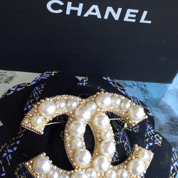 Chanel Brooch Pearls Authentic - Picture 4 of 5